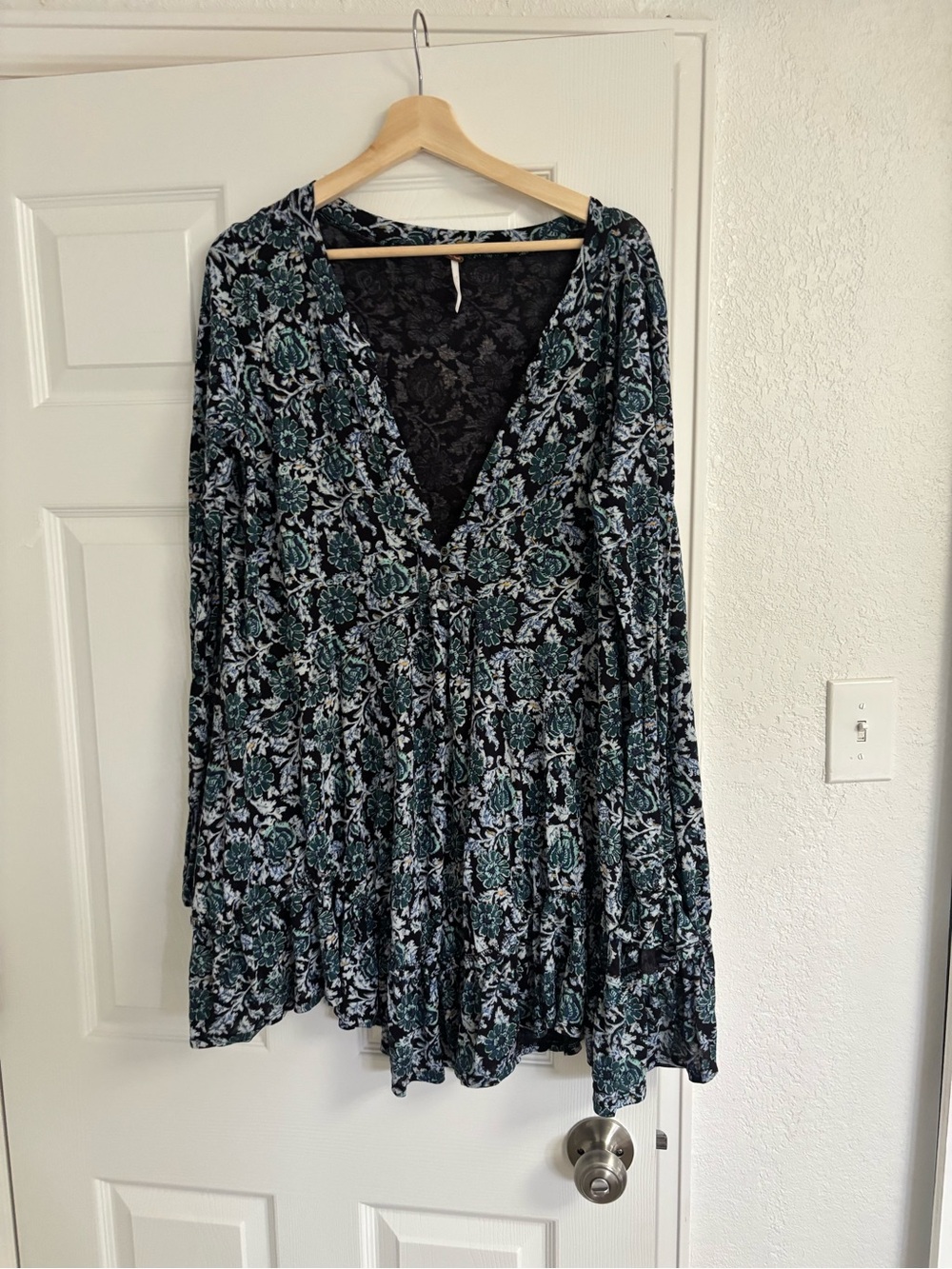 Free People Olivia Printed Ruffled Tunic in a deep sea floral combo s M